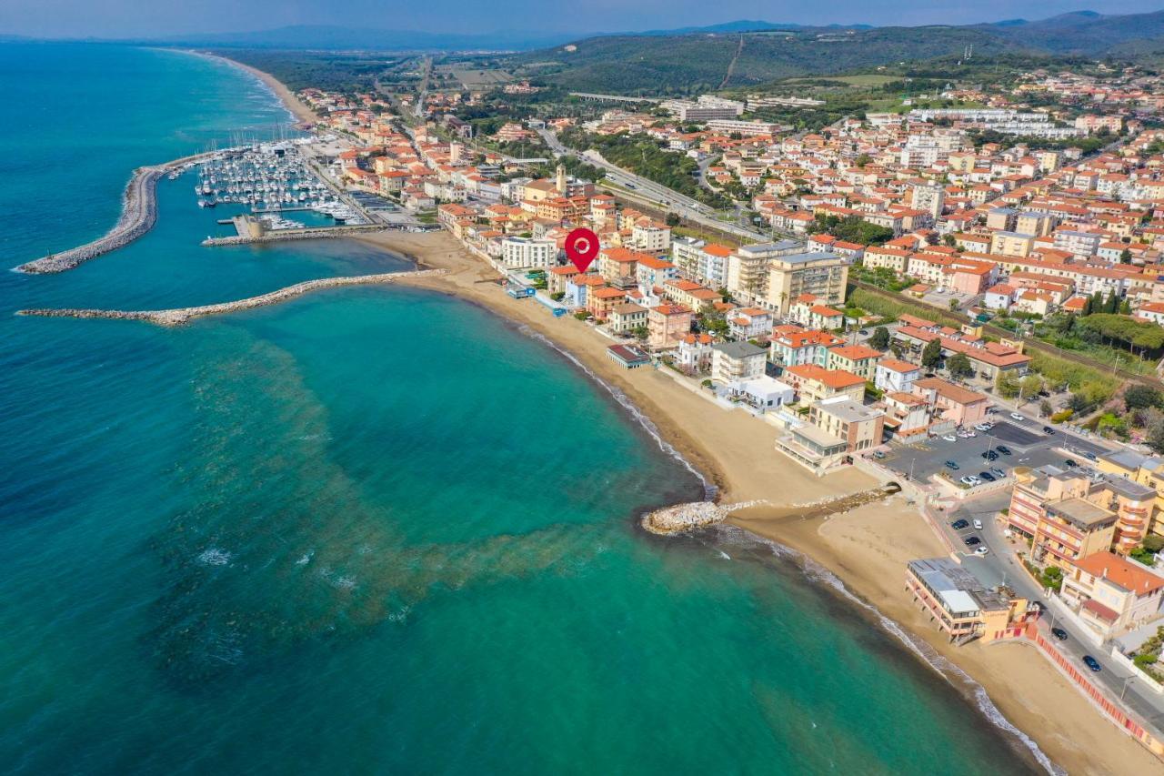 Villa Lilla Sulla Spiaggia Di San Vincenzo Luxury Luaran gambar