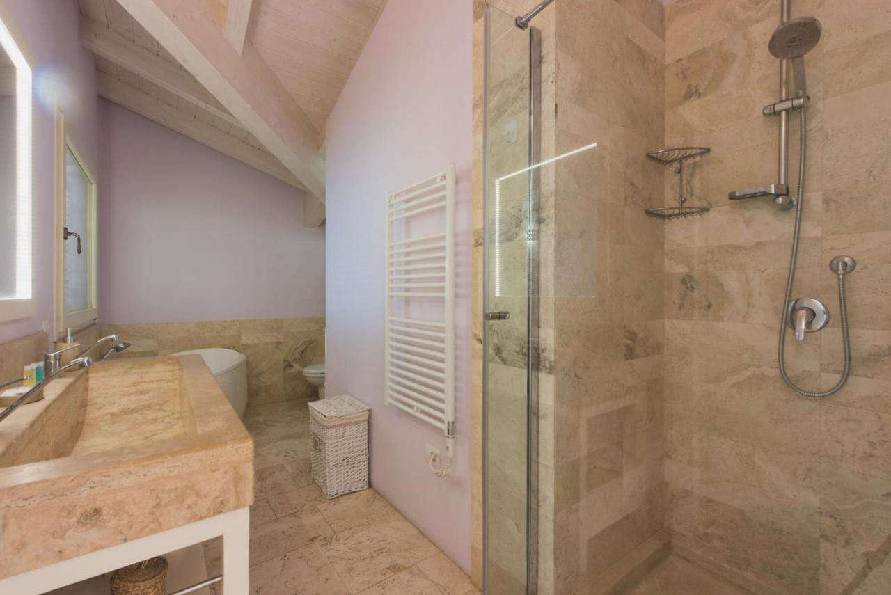 Villa Lilla Sulla Spiaggia Di San Vincenzo Luxury Luaran gambar