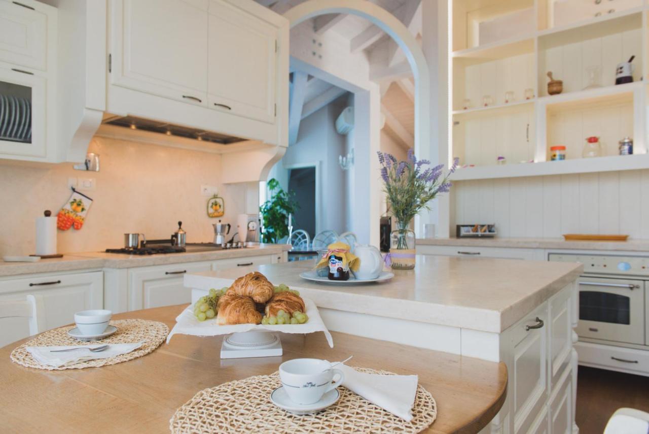Villa Lilla Sulla Spiaggia Di San Vincenzo Luxury Luaran gambar